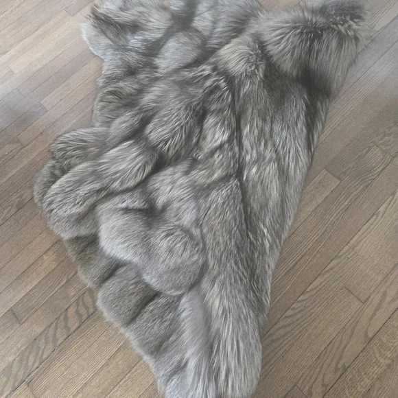 Luxurious Fox Fur Coat - Gray - Picture 11 of 16